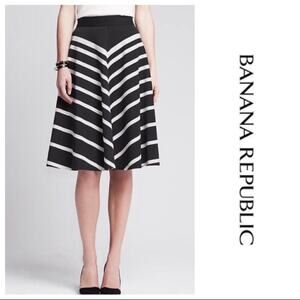 Banana Republic Mixed Stripe Midi Skirt Size 2 Black and Cream